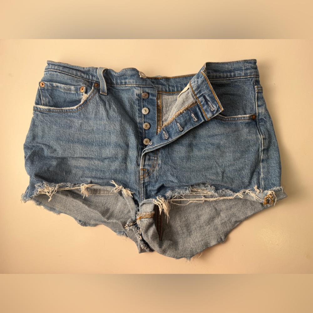 Levis 501 Cut Off Shorts Womens‎ 33 Blue Jean Denim Thrash Cheeky Daisey